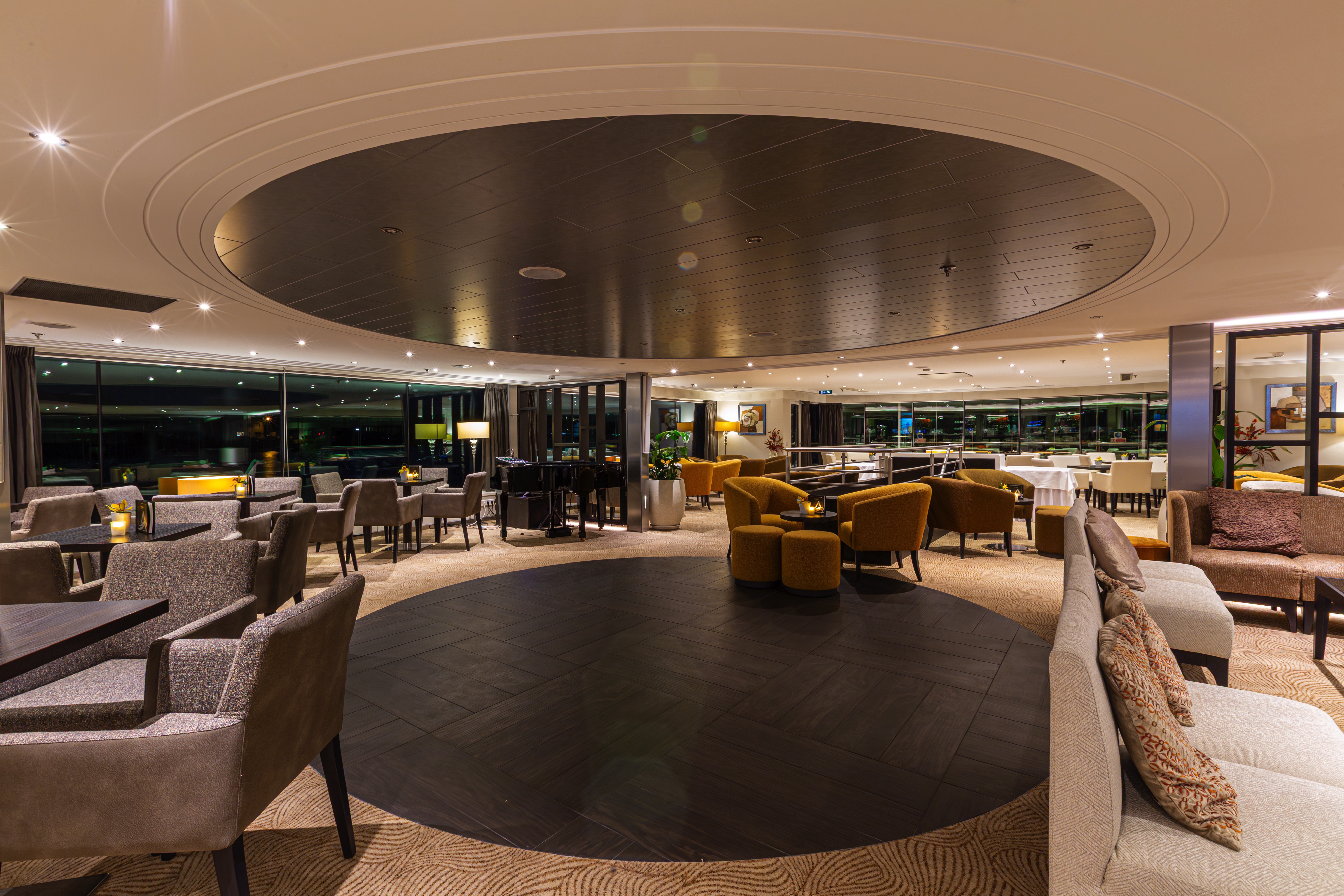 Avalon Artistry II - Panorama Lounge